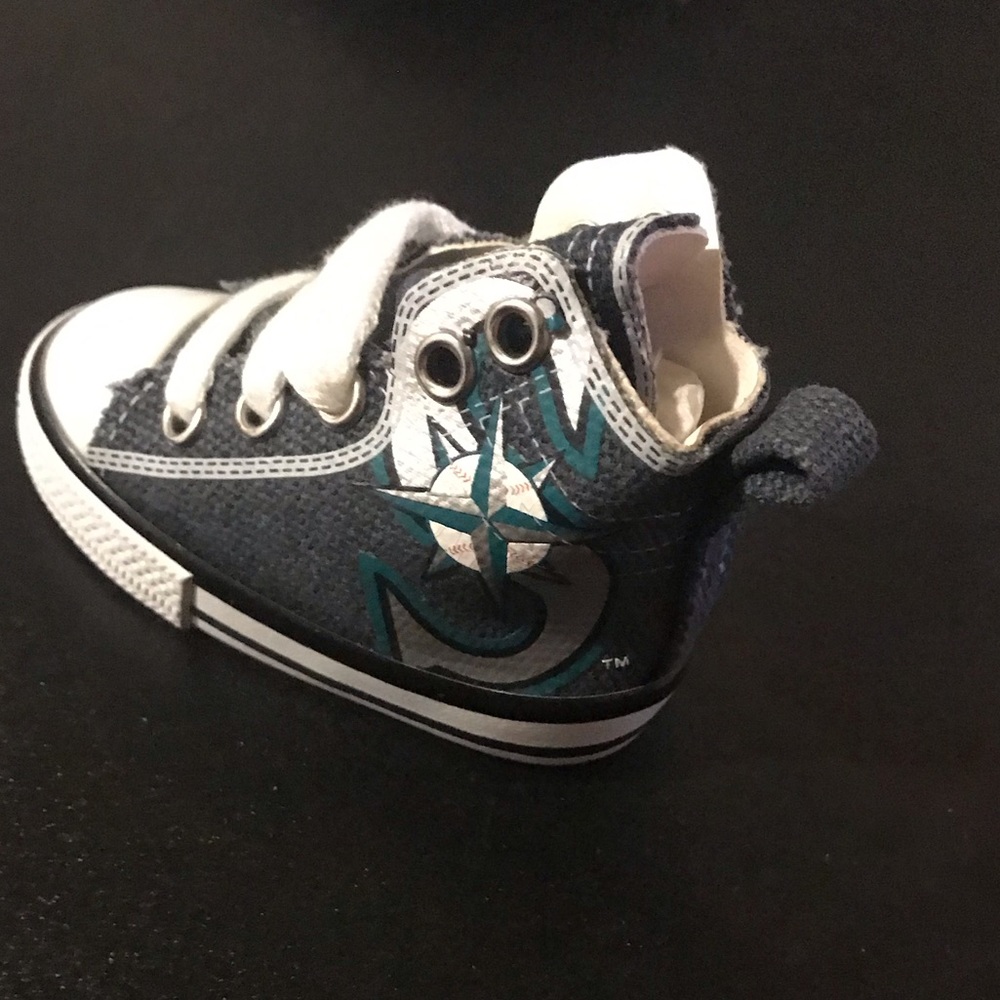 Key chain converse style